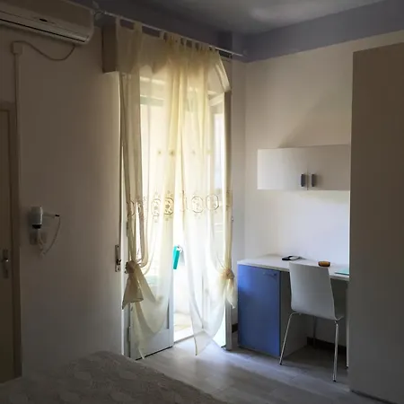 فندق Promenade Simple Con Piscina 3*