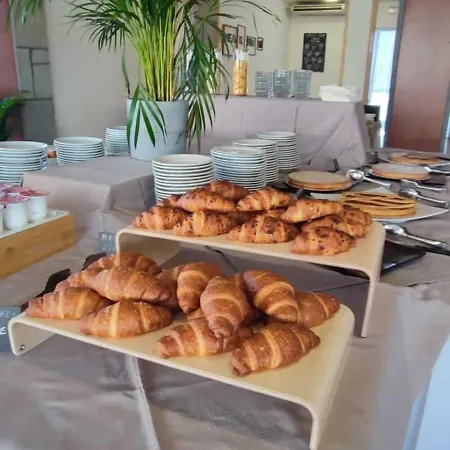 Promenade Simple Con Piscina 호텔 밀라노마리티마