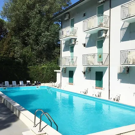 Promenade Simple Con Piscina