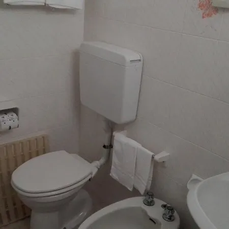 Promenade Simple Con Piscina فندق ميلانو ماريتيما